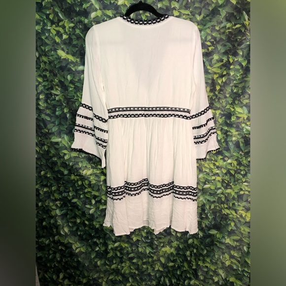 White Dress with Black Trim - Picture 14 of 16